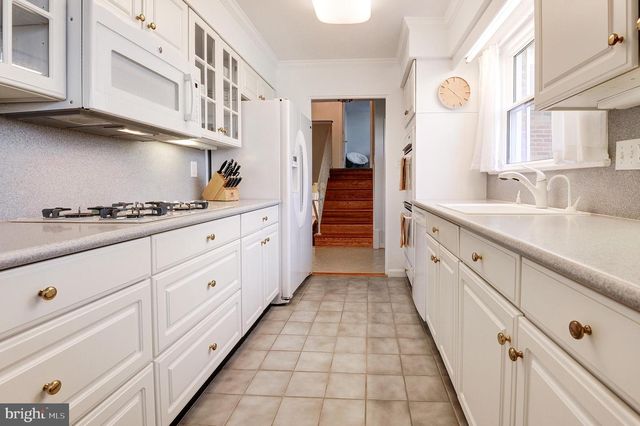 8805 HONEYBEE LN, Bethesda, MD 20817