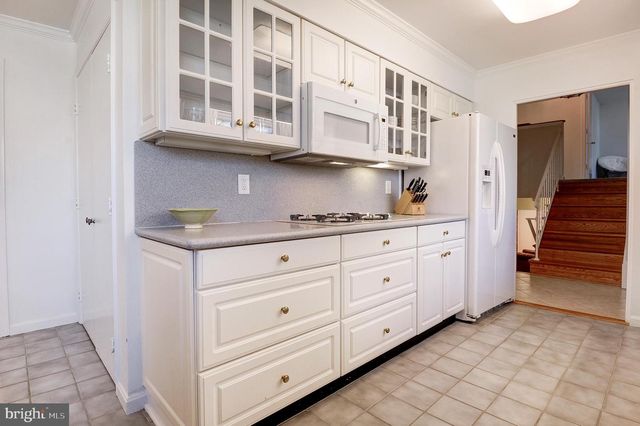 8805 HONEYBEE LN, Bethesda, MD 20817