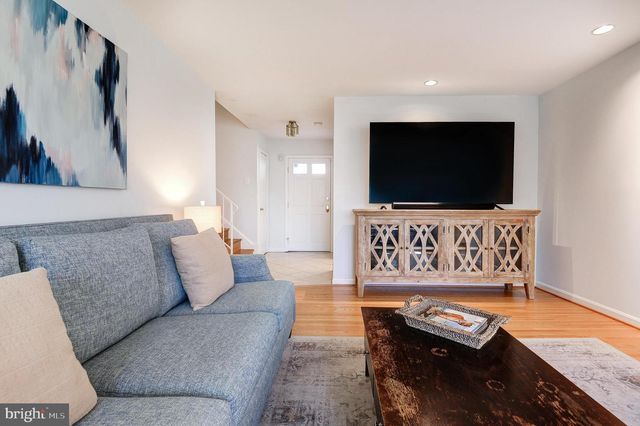 8805 HONEYBEE LN, Bethesda, MD 20817