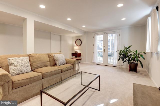 8805 HONEYBEE LN, Bethesda, MD 20817