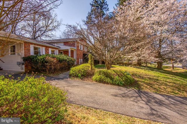 8805 HONEYBEE LN, Bethesda, MD 20817