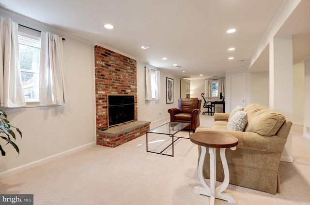 8805 HONEYBEE LN, Bethesda, MD 20817