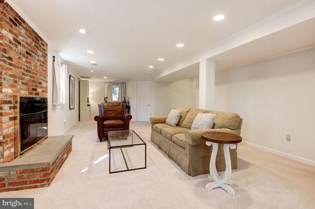 8805 HONEYBEE LN, Bethesda, MD 20817