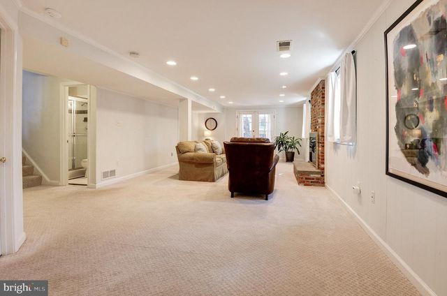 8805 HONEYBEE LN, Bethesda, MD 20817