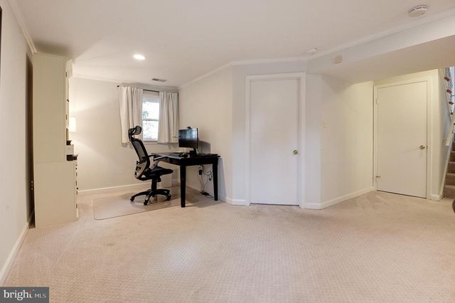 8805 HONEYBEE LN, Bethesda, MD 20817