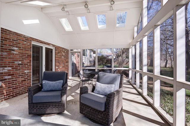 8805 HONEYBEE LN, Bethesda, MD 20817