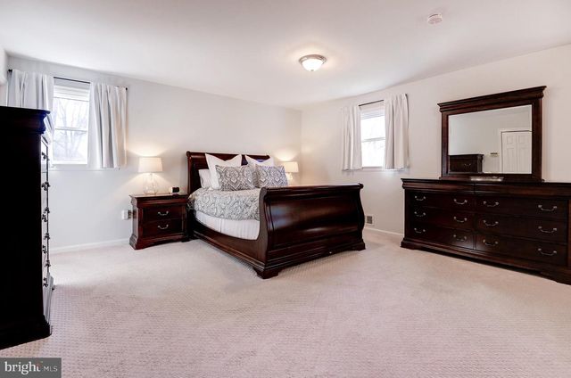 8805 HONEYBEE LN, Bethesda, MD 20817