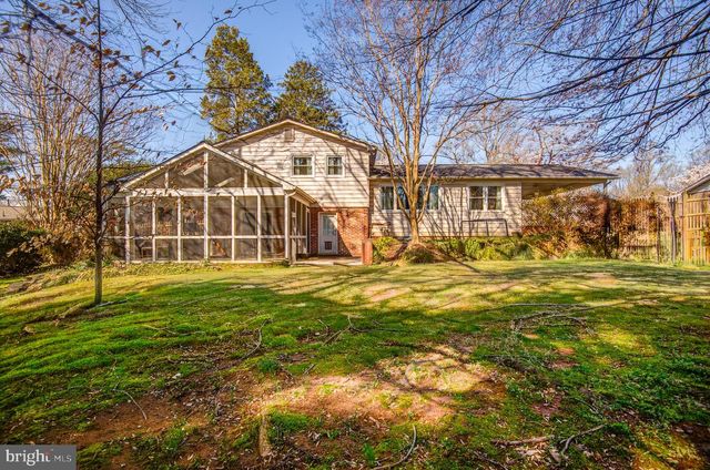 8805 HONEYBEE LN, Bethesda, MD 20817