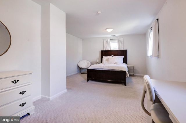 8805 HONEYBEE LN, Bethesda, MD 20817