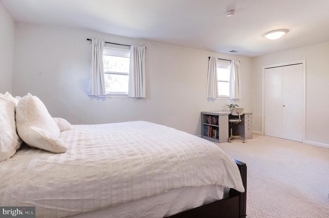 8805 HONEYBEE LN, Bethesda, MD 20817