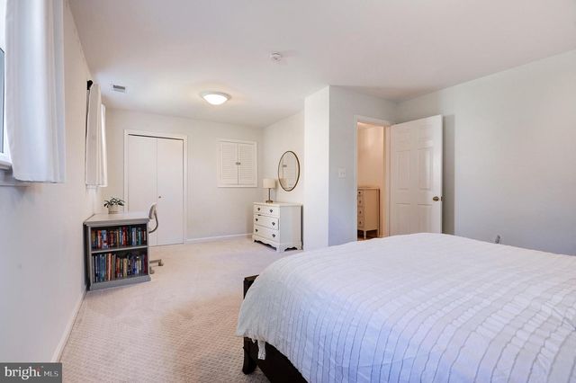 8805 HONEYBEE LN, Bethesda, MD 20817