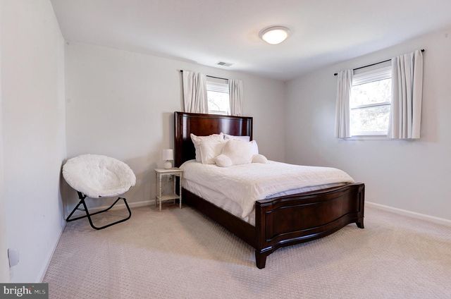 8805 HONEYBEE LN, Bethesda, MD 20817