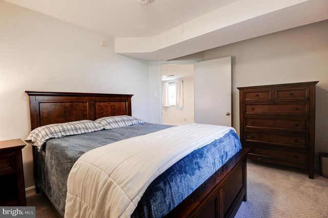 8805 HONEYBEE LN, Bethesda, MD 20817