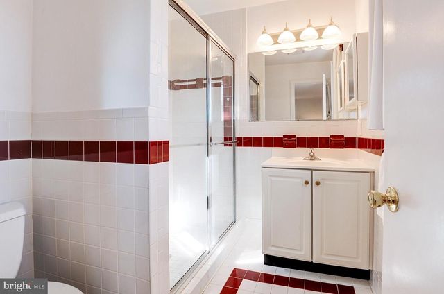 8805 HONEYBEE LN, Bethesda, MD 20817