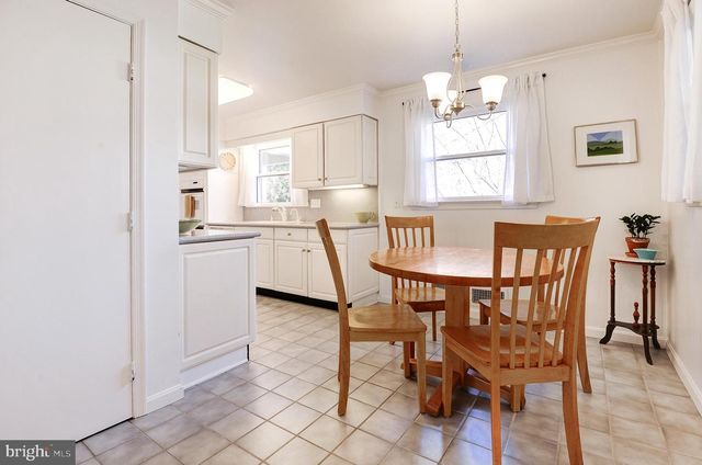 8805 HONEYBEE LN, Bethesda, MD 20817