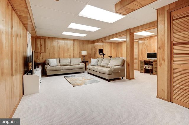 8805 HONEYBEE LN, Bethesda, MD 20817