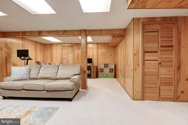 8805 HONEYBEE LN, Bethesda, MD 20817