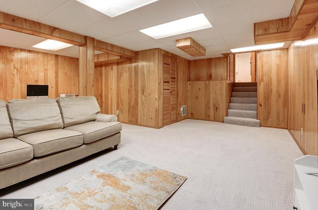 8805 HONEYBEE LN, Bethesda, MD 20817