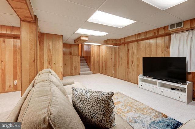 8805 HONEYBEE LN, Bethesda, MD 20817