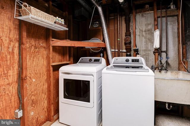 8805 HONEYBEE LN, Bethesda, MD 20817