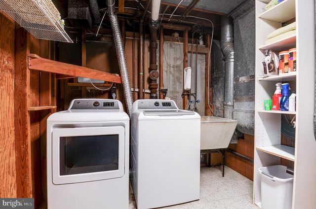 8805 HONEYBEE LN, Bethesda, MD 20817