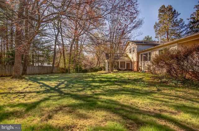 8805 HONEYBEE LN, Bethesda, MD 20817