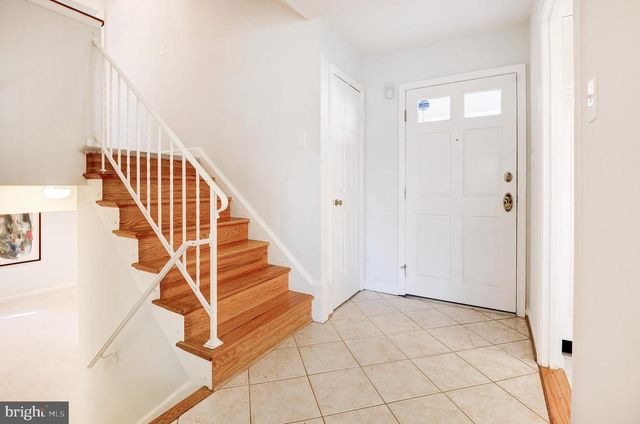 8805 HONEYBEE LN, Bethesda, MD 20817