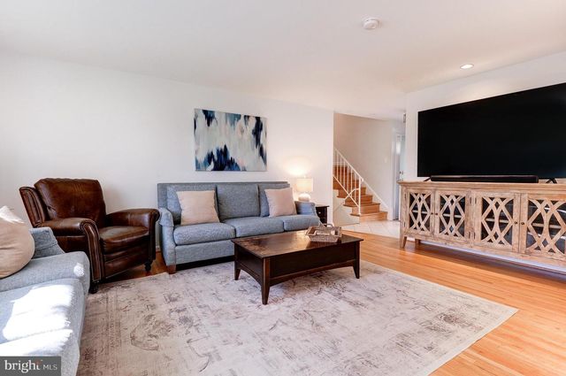 8805 HONEYBEE LN, Bethesda, MD 20817