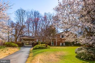 8805 HONEYBEE LN, Bethesda, MD 20817