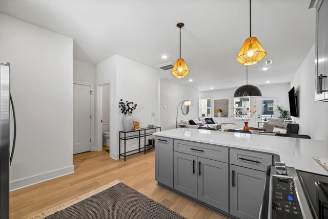 550 Markham St Unit 33, Nashville, TN 37214