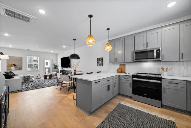 550 Markham St Unit 33, Nashville, TN 37214