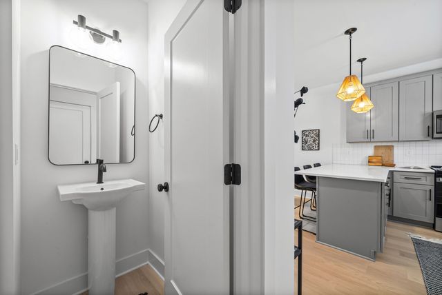 550 Markham St Unit 33, Nashville, TN 37214