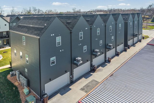 550 Markham St Unit 33, Nashville, TN 37214