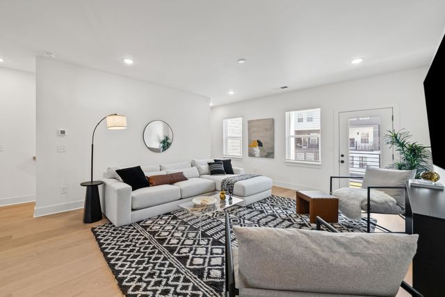 550 Markham St Unit 33, Nashville, TN 37214