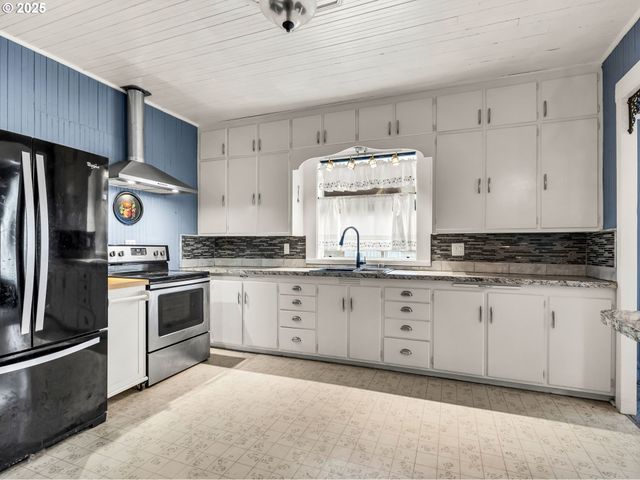 1205 49TH St, Seaview, WA 98644