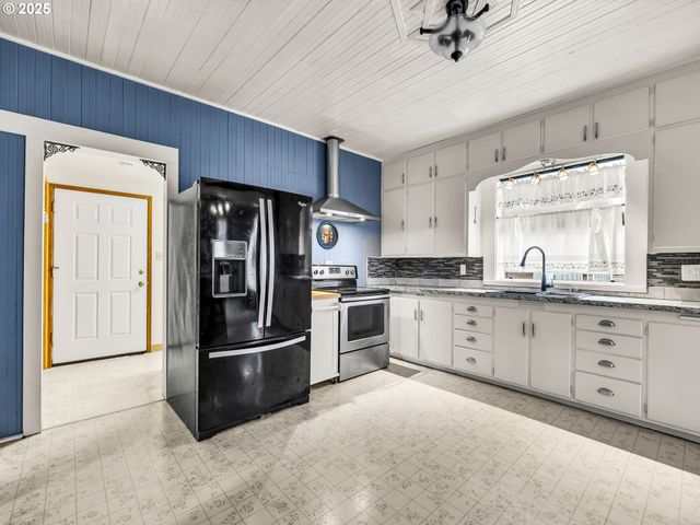 1205 49TH St, Seaview, WA 98644