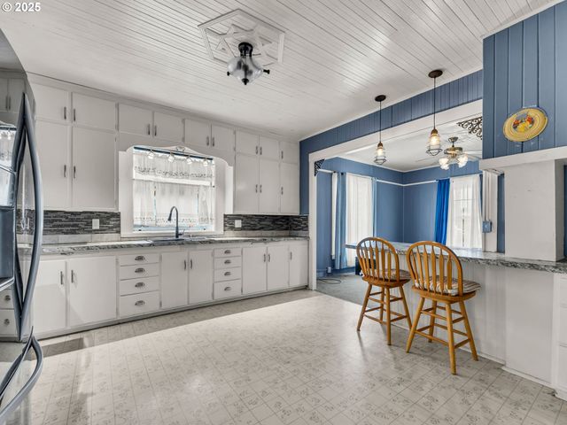 1205 49TH St, Seaview, WA 98644