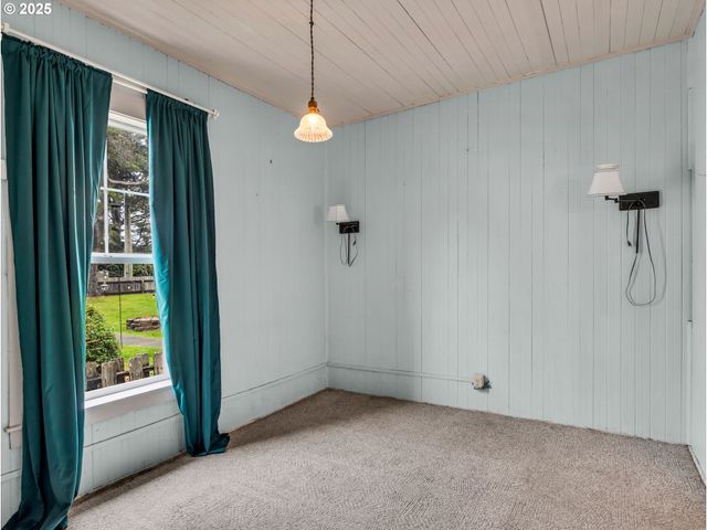 1205 49TH St, Seaview, WA 98644