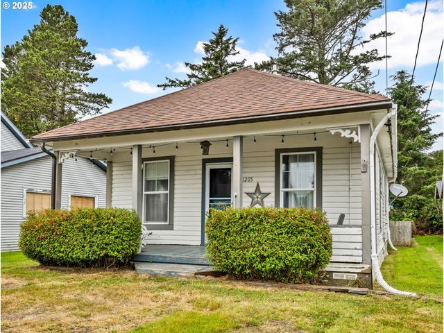 1205 49TH St, Seaview, WA 98644