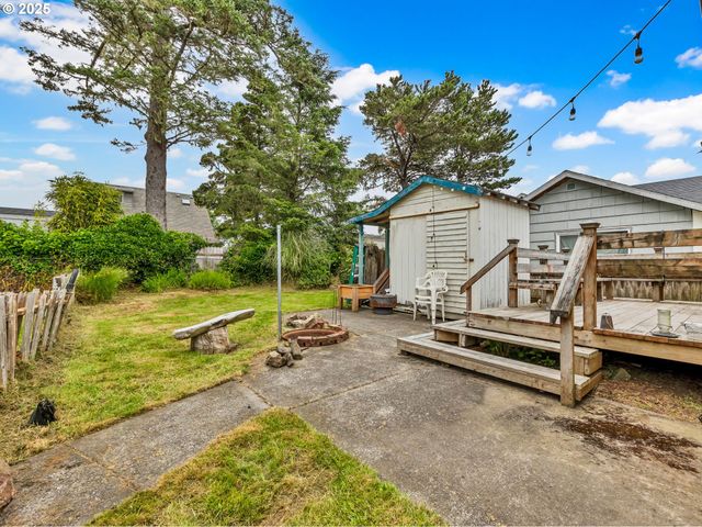 1205 49TH St, Seaview, WA 98644
