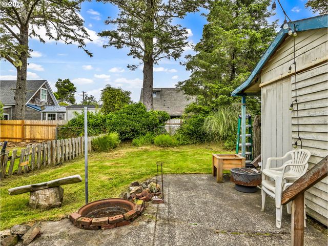 1205 49TH St, Seaview, WA 98644