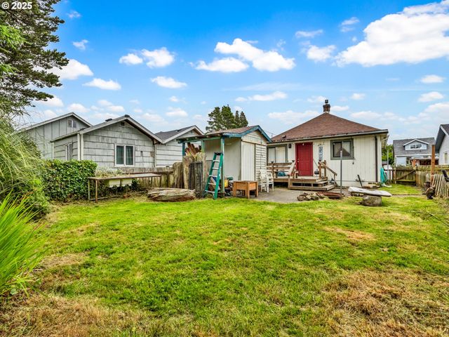 1205 49TH St, Seaview, WA 98644