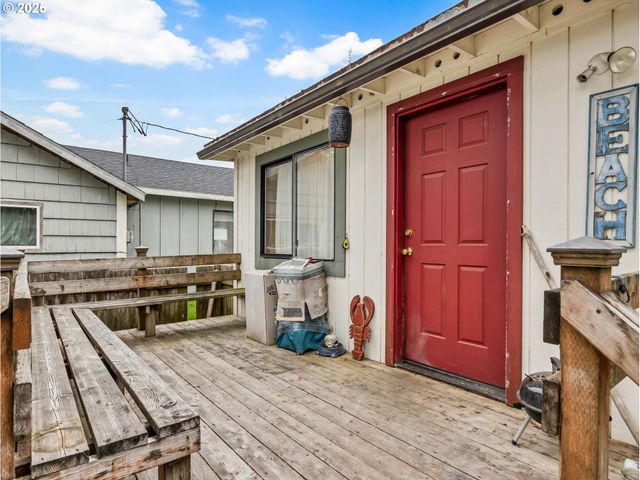 1205 49TH St, Seaview, WA 98644