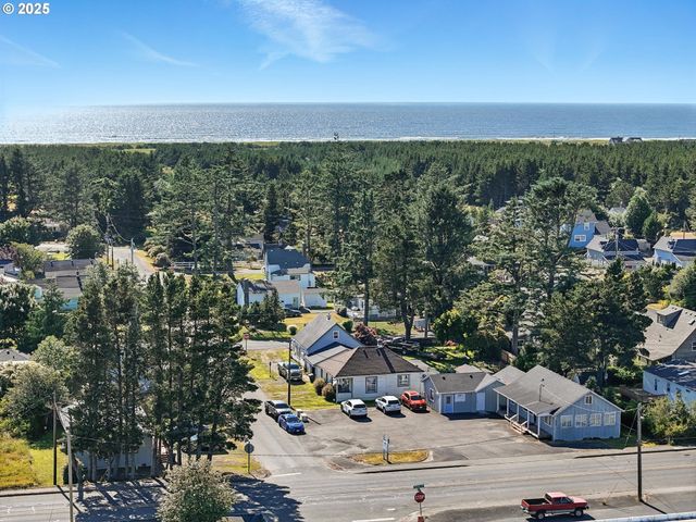 1205 49TH St, Seaview, WA 98644