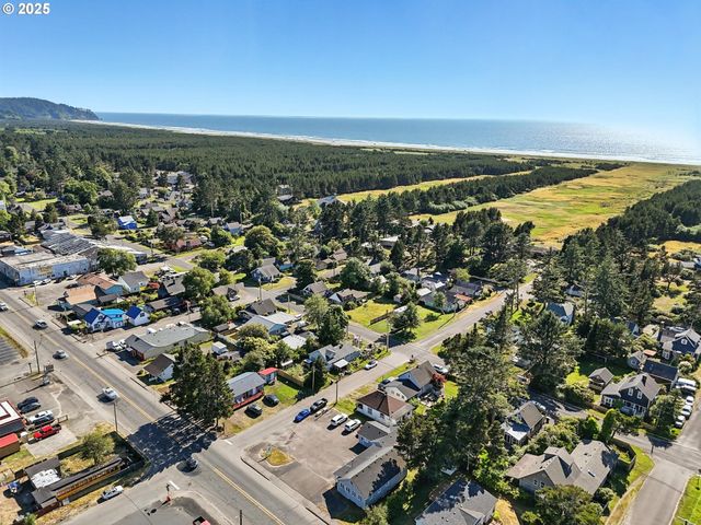 1205 49TH St, Seaview, WA 98644