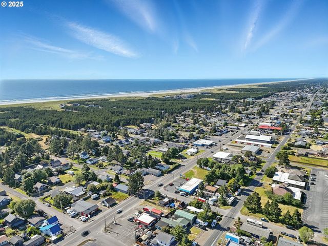 1205 49TH St, Seaview, WA 98644