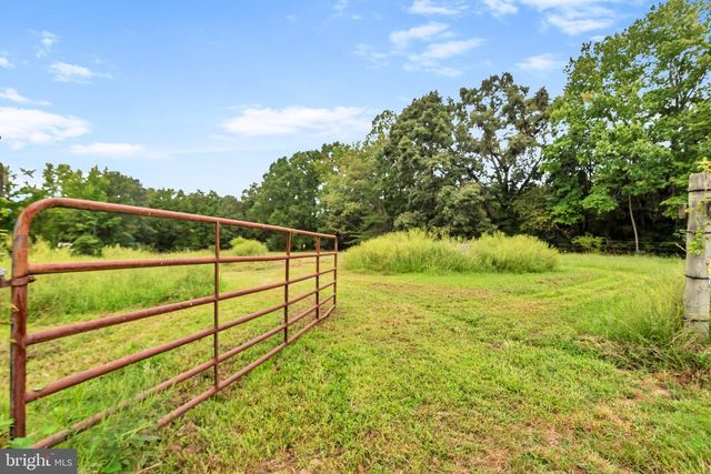 8935 FAIRGROUND RD, Bel Alton, MD 20611