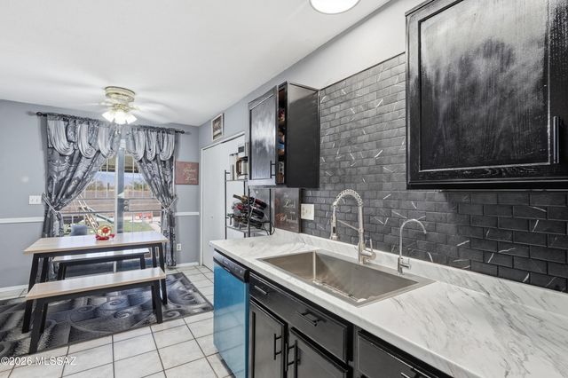 8747 S Desert Rainbow Drive, Tucson, AZ 85747