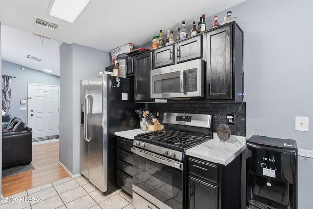 8747 S Desert Rainbow Drive, Tucson, AZ 85747