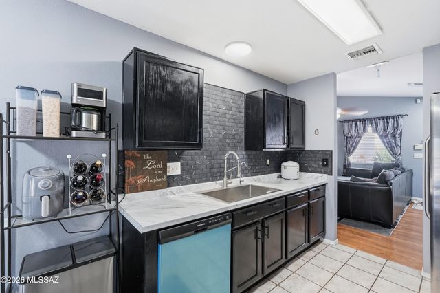 8747 S Desert Rainbow Drive, Tucson, AZ 85747